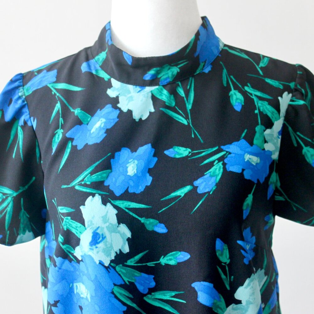 J. Crew Blue Black Floral Short-Sleeve Mock-Neck Whimsigoth Blouse Extra Small - Picture 4 of 10